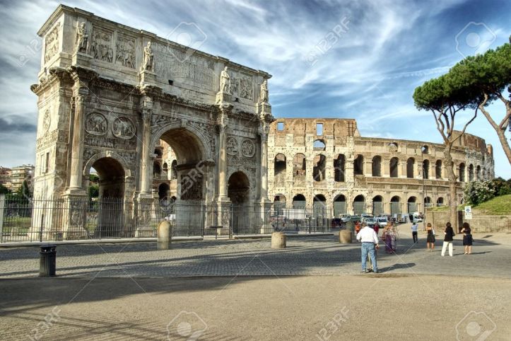 7441721-El-Coliseo-y-el-arco-de-Tito-en-Roma-imagen-hdr--Foto-de-archivo.jpg